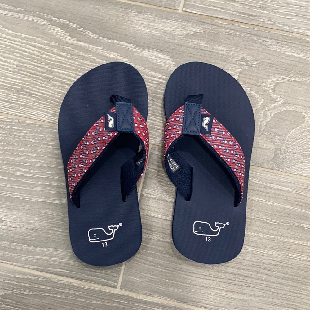 Boys Vineyard Vines flip flops size 13